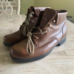 Earth Shoe Womens Leather Ankle Boots Size 8 Wide
